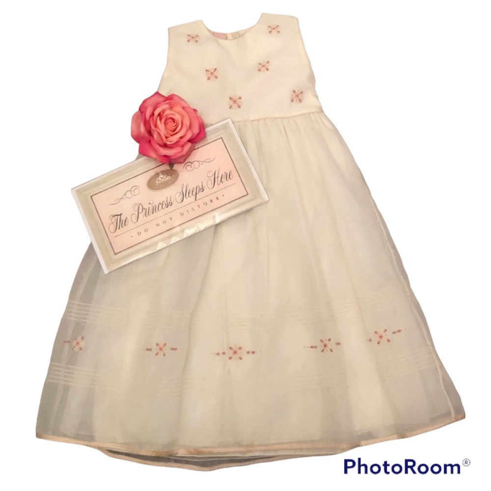 Will’Beth Ribbon Rose Embroidered dress size 6